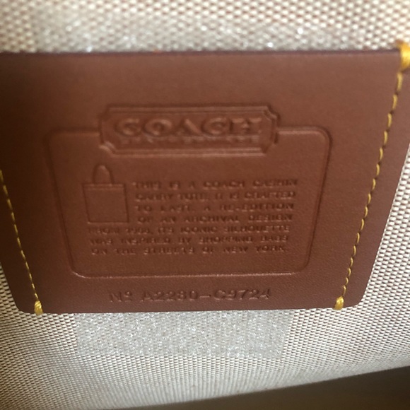 Rare Coach Cashin C9724 Carry 32 Trompe L’oeil, Spring 2022 Runway Collection - Picture 14 of 16